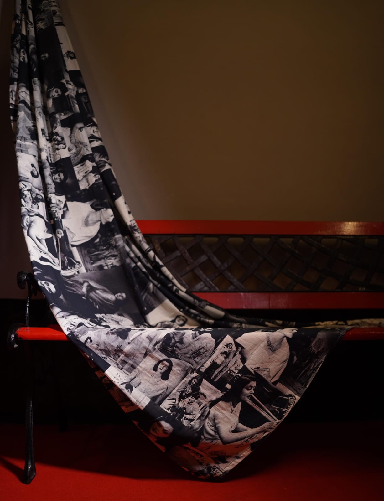 Maharani Gayatri Devi Printed Stole in Black & White